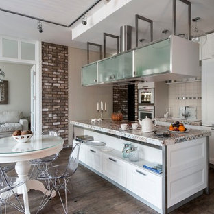 Foto di una cucina industriale di medie dimensioni con ante con riquadro incassato, ante bianche, top piastrellato, paraspruzzi bianco, paraspruzzi con piastrelle in ceramica, elettrodomestici bianchi, pavimento in gres porcellanato, isola e lavello a doppia vasca