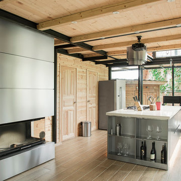 Деревянный дом + кухня из нержавеющей стали