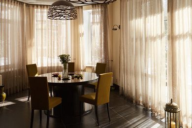 Inspiration for a contemporary dining room in Moscow.