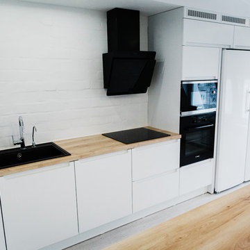 Кухня в скандинавском стиле в мансардной квартире