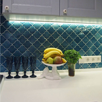 Кухонный фартук из керамической плитки ручной работы "Лотос"