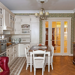 Mid-sized traditional l-shaped eat-in kitchen in Moscow with an undermount sink, recessed-panel cabinets, white cabinets, quartz benchtops, beige splashback, porcelain splashback, stainless steel appliances, medium hardwood floors, no island, brown floor, brown benchtop and recessed.