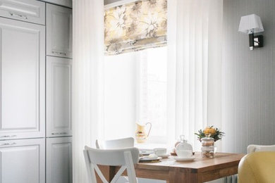 Стильный дизайн: кухня среднего размера в скандинавском стиле с серыми фасадами - последний тренд