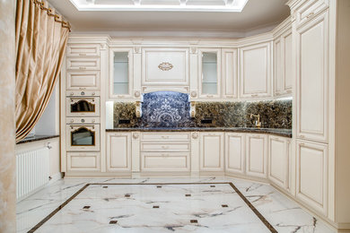 This is an example of a classic kitchen in Saint Petersburg.