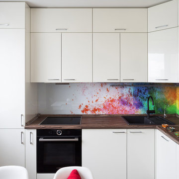 Палитра ярких красок и игра мелких деталей в интерьере современной квартиры