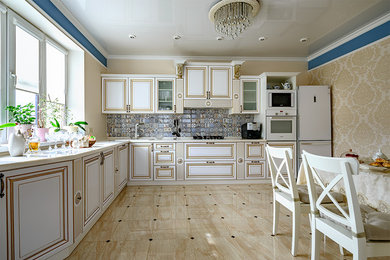 Inspiration for a timeless kitchen remodel in Moscow