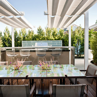 Photo of a contemporary landscaping in Los Angeles.