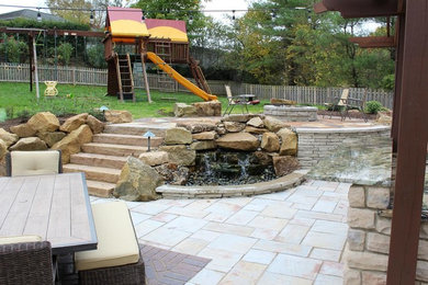 Design ideas for a contemporary landscaping in Cleveland.