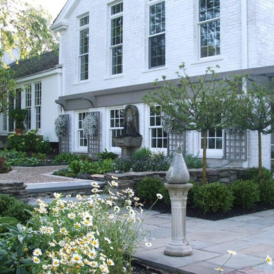 This is an example of a traditional water fountain landscape in Chicago.