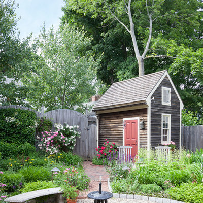 Inspiration for a large traditional full sun courtyard gravel landscaping in Boston.