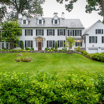 A Green and White Garden