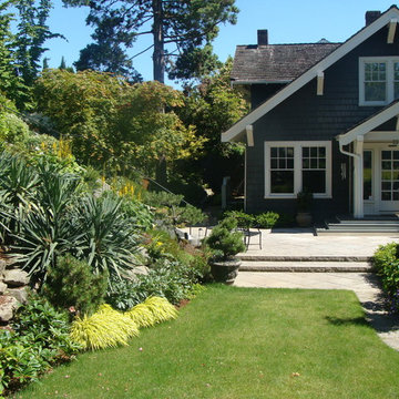 A Laurelhurst Hillside Garden