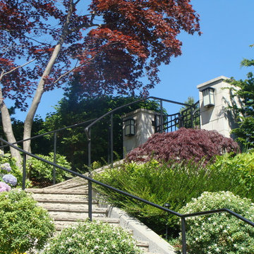 A Laurelhurst Hillside Garden