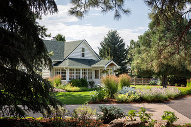Inspiration for a farmhouse partial sun front yard landscaping in Denver for summer.