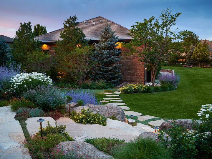 Walkway - Contemporary Landscape