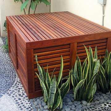 A Tropical Modern Sideyard