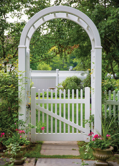 Traditional Garden by Harrison Fence