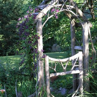 Inspiration for a shabby-chic style backyard landscaping in Burlington.
