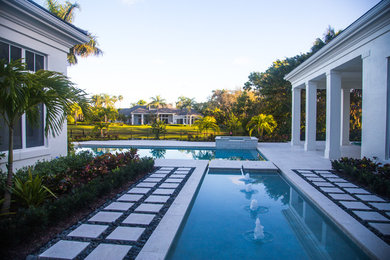 マイアミにあるトランジショナルスタイルのおしゃれな庭の写真