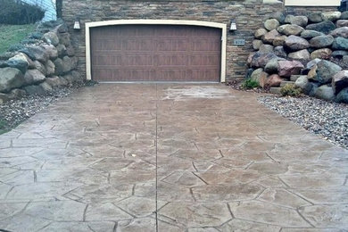 Design ideas for a mid-sized traditional front yard stone driveway in Other.