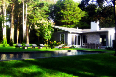 Design ideas for a mid-century modern landscaping in New York.