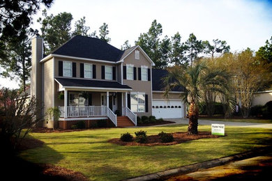 This is an example of a mid-sized traditional full sun front yard landscaping in Atlanta.