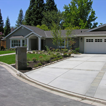 Alamo Traditional Modern Front Yard with Flagstone Pathways