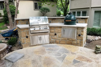 Inspiration for a timeless patio remodel in Kansas City