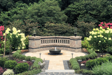 Design ideas for a mid-sized traditional full sun courtyard stone landscaping in Philadelphia.