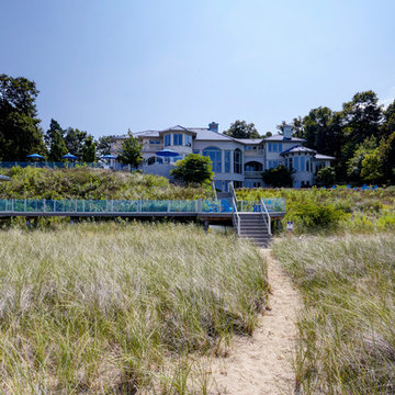 An Estate Tucked into the Dunes