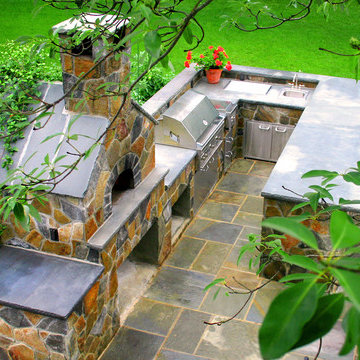 An Outdoor Kitchen With All Of The Amenities
