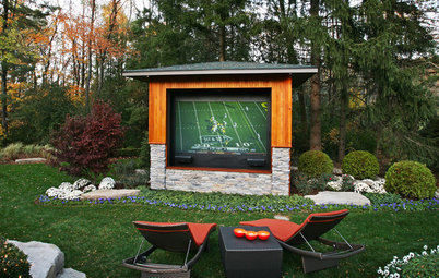 Double Take: This Outdoor Screen Makes Game Day a Snap