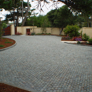 Antique Reclaimed Granite Cobblestone Driveway