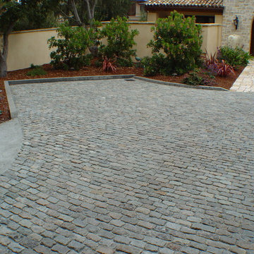 Antique Reclaimed Granite Cobblestone Driveway