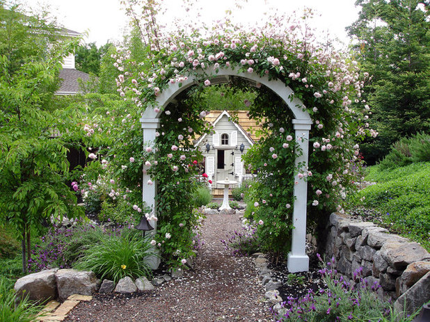 Klassisch Garten by B. Gordon Builders, Inc.