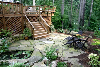 Inspiration for a traditional landscaping.