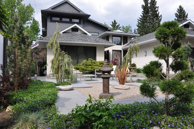 Пример оригинального дизайна: солнечный регулярный сад среднего размера на заднем дворе в восточном стиле с хорошей освещенностью и покрытием из гравия