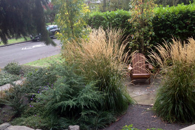 Design ideas for a shabby-chic style landscaping in Portland.