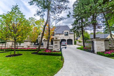 This is an example of a large traditional full sun front yard landscaping in Toronto for summer.