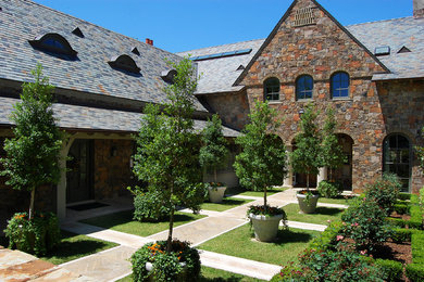 This is an example of a traditional courtyard formal garden in Dallas.