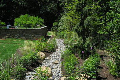 Design ideas for a mid-sized full sun backyard formal garden in Philadelphia.