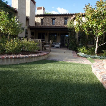 Backyard Landscapes with Artificial Grass