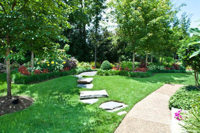 Photo of a contemporary garden in Nashville.