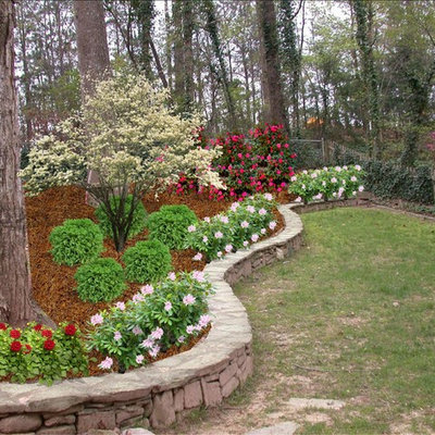 This is an example of a traditional side yard landscaping in Atlanta.