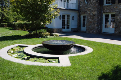 Design ideas for a traditional landscaping in New York.