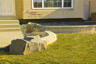 Photo of a partial sun front yard landscaping in Other.