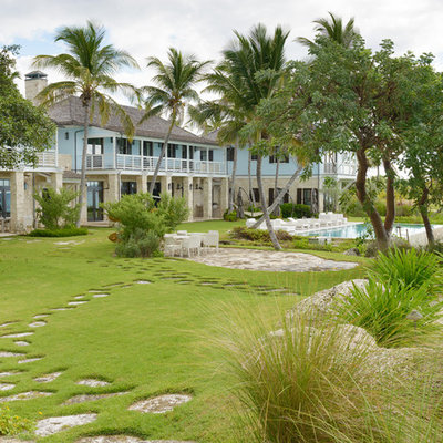 Design ideas for a tropical backyard landscaping in Miami.