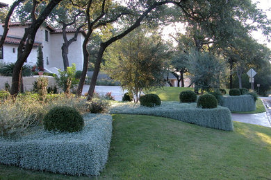 Inspiration for a traditional landscaping in Austin.