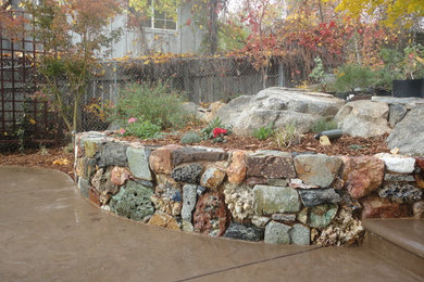 Photo of a rustic landscaping in Sacramento.