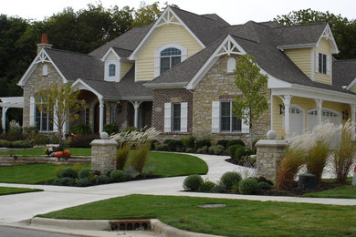 Photo of a large traditional front yard driveway in Chicago.